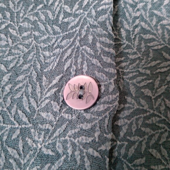 TravelSmith Blouse Petite Small SP Blue Long Sleeve Textured Leaf Collar Button - Picture 8 of 10